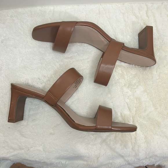 New! Kelly & Katie Carbren Cognac Sandal - Picture 8 of 13